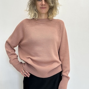 Hand-Knitted Merino Wool Raglan Sweater - Dusty Pink Oversized Jumper